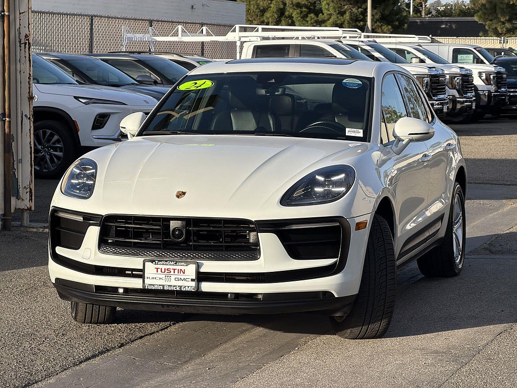 Used 2024 Porsche Macan AWD/4WD image 3