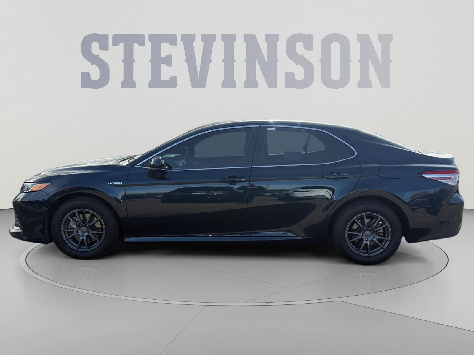 Used 2018 Toyota Camry LE FWD image 2