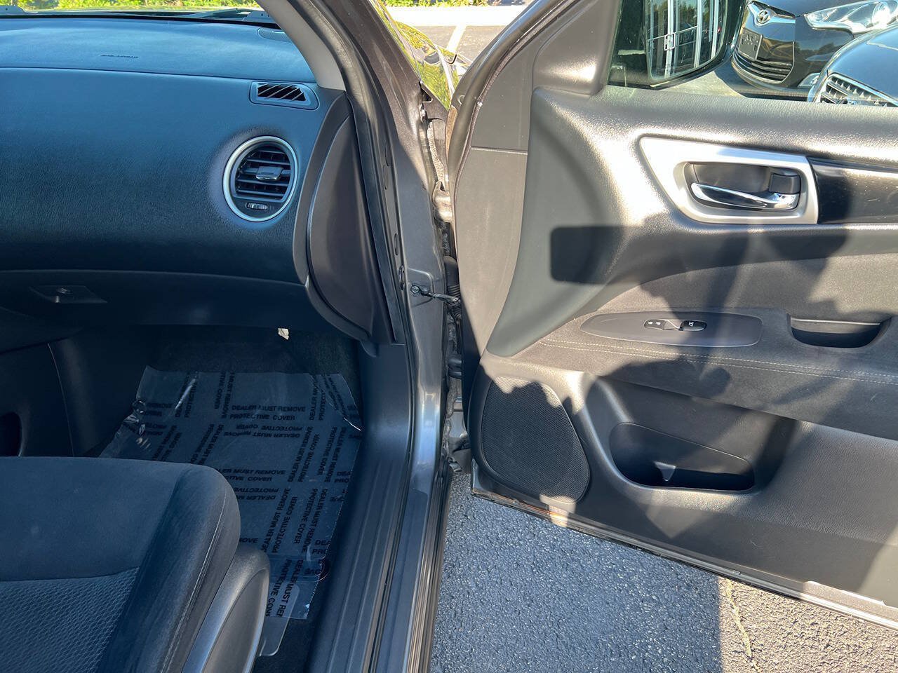 Used 2015 Nissan Pathfinder SV FWD image 32