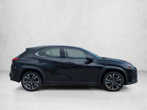 Used 2022 Lexus UX 200 w/ Accessory Package (Z1) image 4