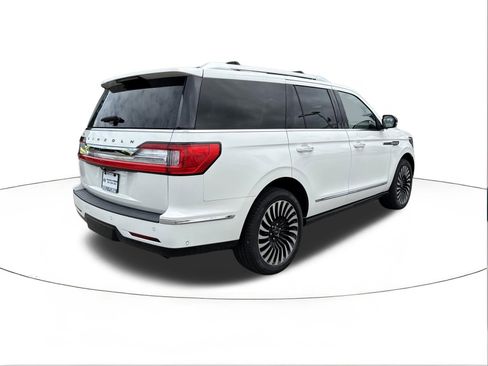 Used 2021 Lincoln Navigator Black Label w/ Cargo Convenience Package AWD/4WD image 3