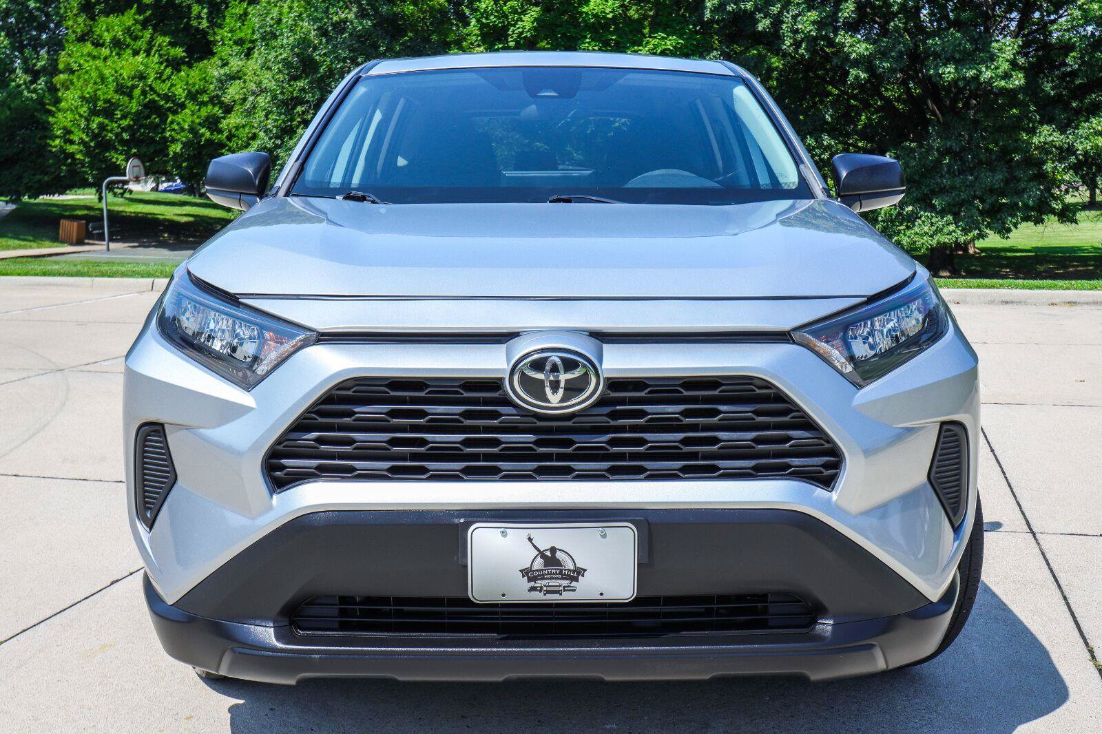 Used 2022 Toyota RAV4 LE w/ Carpet Mat Package (TMS) AWD/4WD image 13