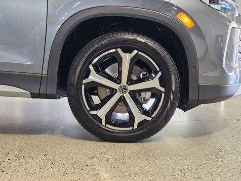 New 2026 Volkswagen Tiguan SE image 9