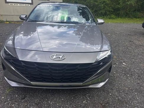 Used 2022 Hyundai Elantra SEL w/ Convenience + Premium Package FWD image 8