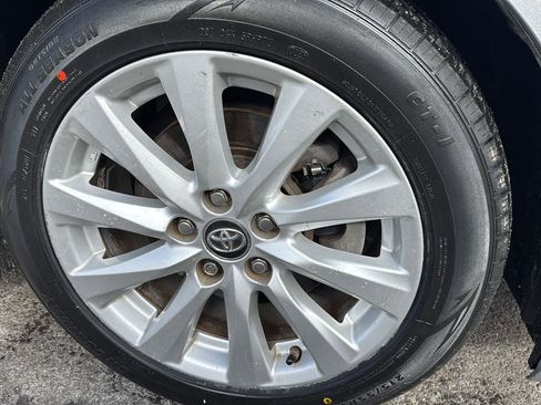 Used 2019 Toyota Camry LE image 10