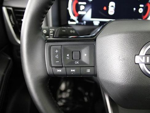Certified 2025 Nissan Rogue Platinum FWD image 26