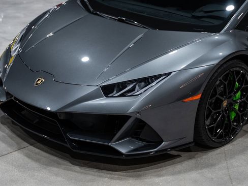 Used 2020 Lamborghini Huracan EVO image 11