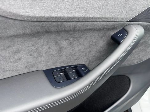 Used 2026 Tesla Model Y AWD image 24