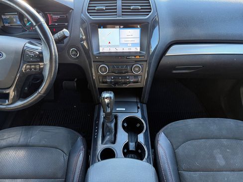 Used 2018 Ford Explorer XLT w/ Equipment Group 202A image 11