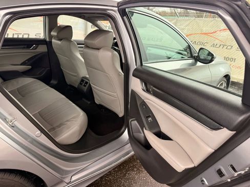 Used 2018 Honda Accord Touring image 21