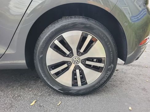 Used 2019 Volkswagen e-Golf SEL Premium image 31