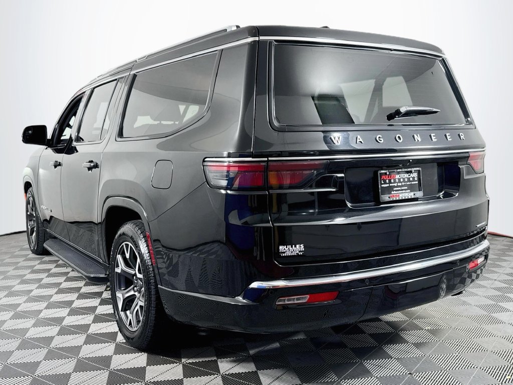 Used 2024 Jeep Wagoneer L Series III w/ Flexible Seating Group AWD/4WD image 5