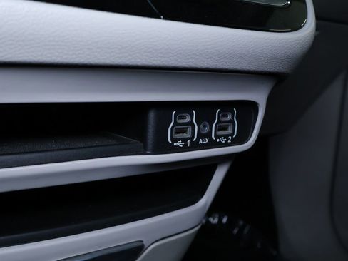 Used 2023 Chrysler Voyager LX FWD image 32