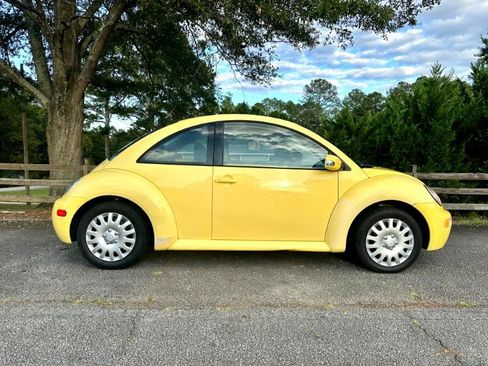 Used 2004 Volkswagen Beetle GL image 2