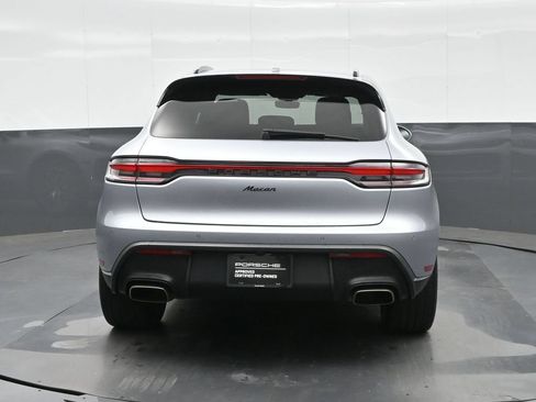 Certified 2022 Porsche Macan AWD/4WD image 6