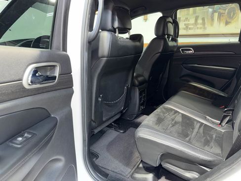 Used 2017 Jeep Grand Cherokee Altitude image 23