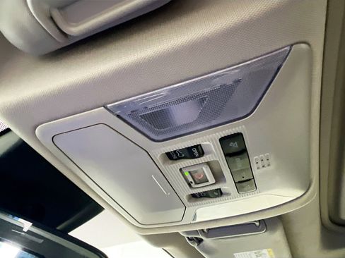 Used 2023 Toyota RAV4 XLE Premium image 22