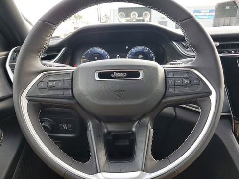 New 2025 Jeep Grand Cherokee Altitude image 23