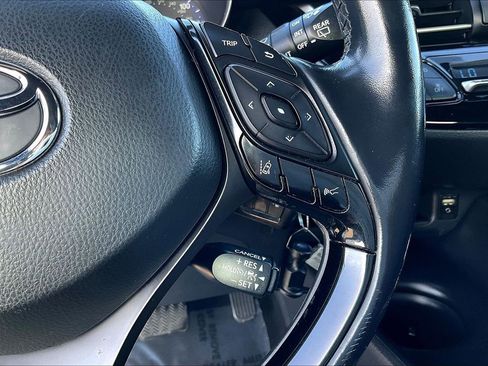 Used 2018 Toyota C-HR XLE image 6