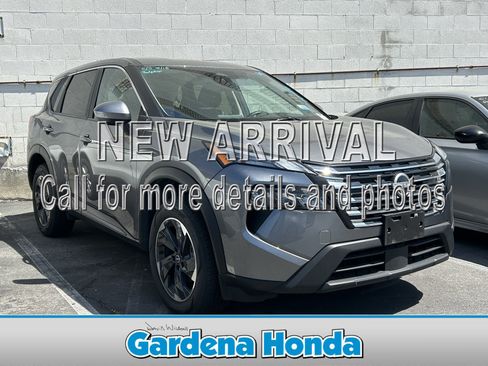 Used 2025 Nissan Rogue SV AWD/4WD image 1