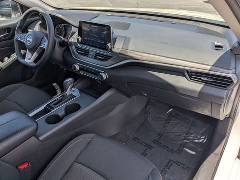 Used 2025 Nissan Altima 2.5 SV FWD image 33