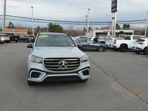 Used 2024 Mercedes-Benz GLS 450 4MATIC image 3