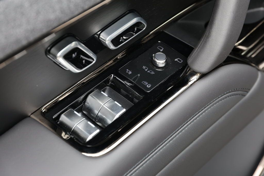 New 2025 Land Rover Range Rover Sport SE AWD/4WD image 9