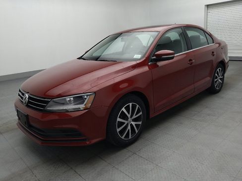 Used 2017 Volkswagen Jetta SE FWD image 2