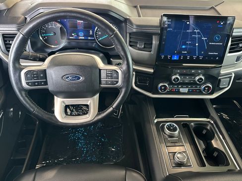 Used 2024 Ford Expedition XLT image 14