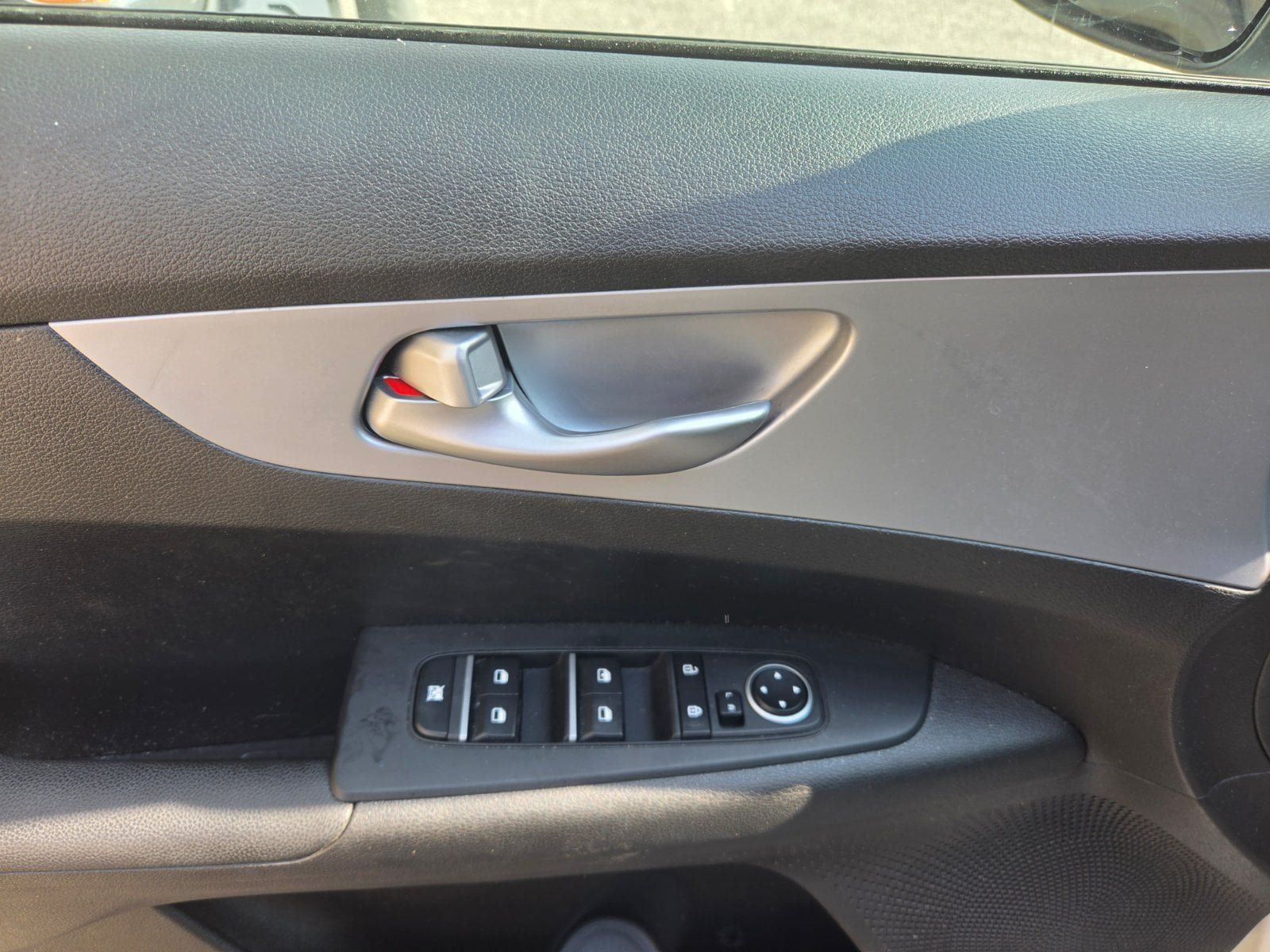 Used 2023 Kia Forte LX FWD image 9