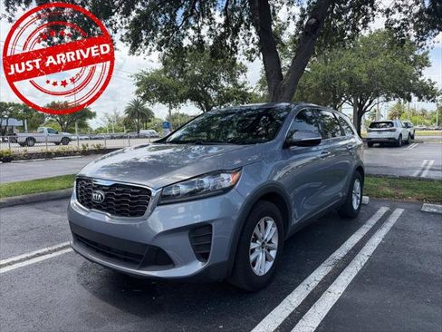 Used 2020 Kia Sorento LX FWD image 2