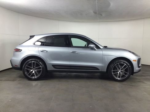 Certified 2026 Porsche Macan AWD/4WD image 8