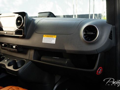 Used 2025 Mercedes-Benz Sprinter 2500 image 38