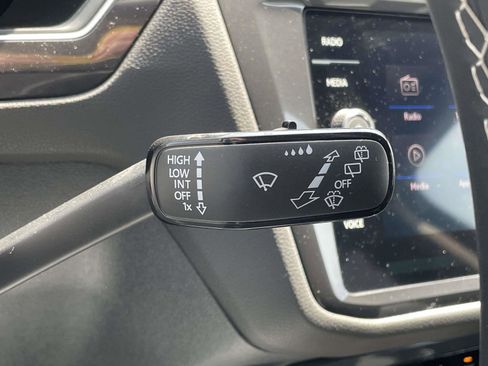 Certified 2024 Volkswagen Tiguan SE image 21