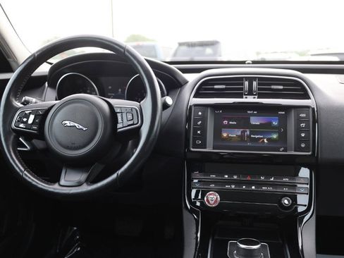 Used 2018 Jaguar XE Premium AWD/4WD image 23