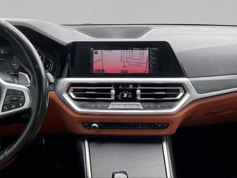 Used 2021 BMW 330i Sedan w/ M Sport Package RWD image 9