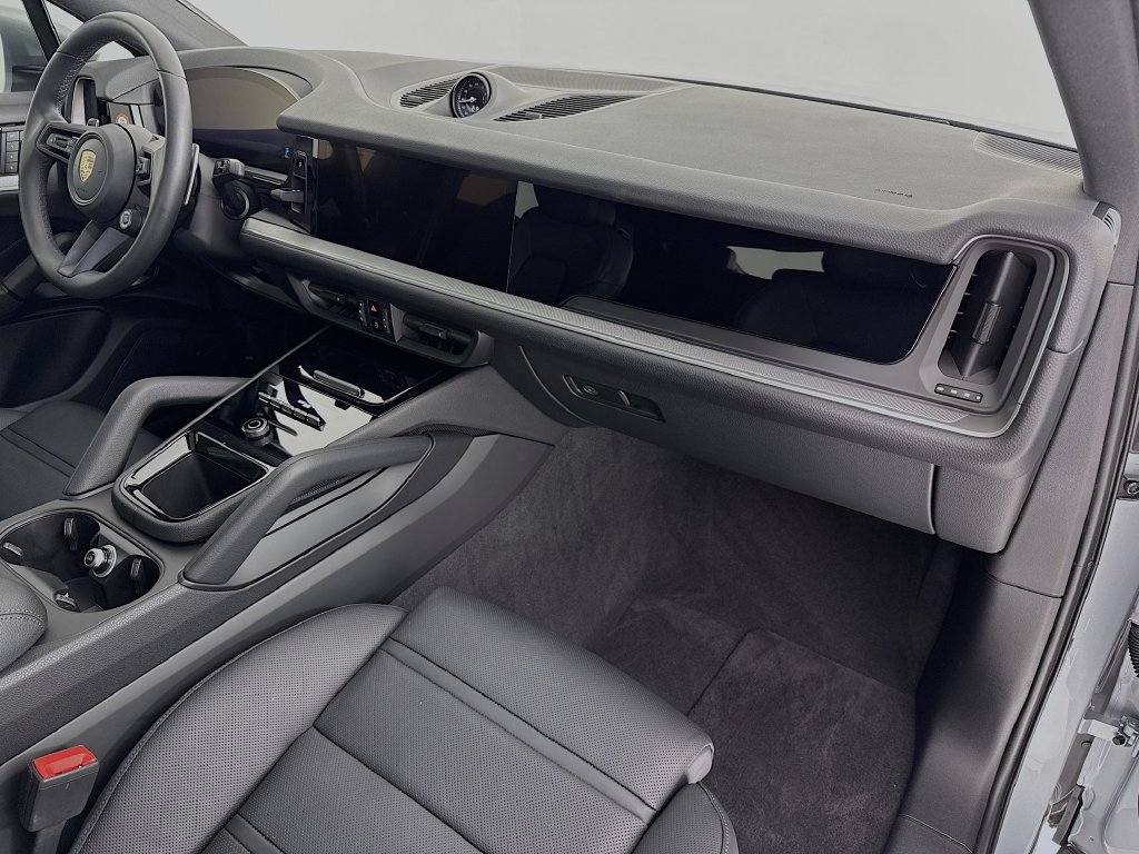 Certified 2026 Porsche Cayenne Coupe AWD/4WD image 31