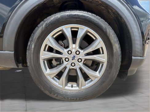 Used 2021 Ford Explorer XLT w/ Equipment Group 202A RWD image 12