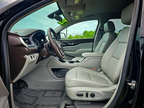 Certified 2023 GMC Acadia SLT w/ Preferred Package image 16