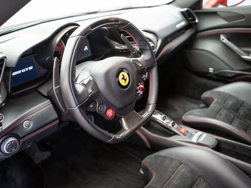 Used 2018 Ferrari 488 GTB RWD image 16