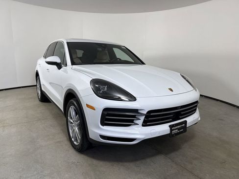 Certified 2023 Porsche Cayenne Platinum Edition image 9