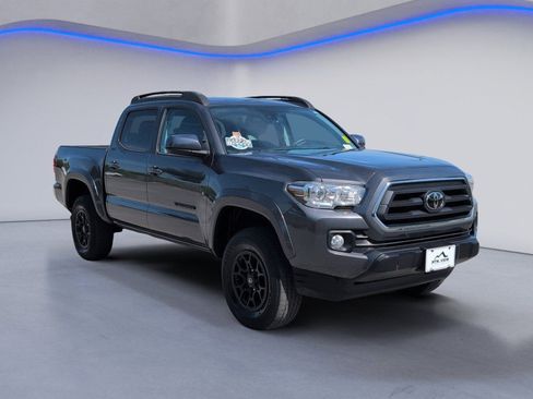 Used 2021 Toyota Tacoma SR5 w/ Blackout Package (TMS) image 10