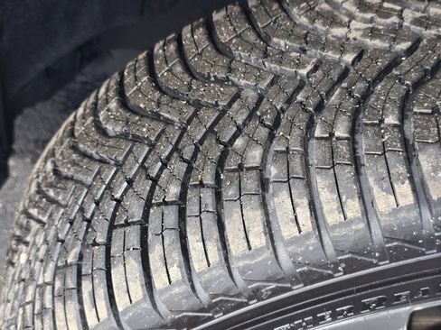 Used 2019 Toyota RAV4 Limited image 10