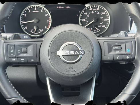 Used 2025 Nissan Pathfinder SV FWD image 30