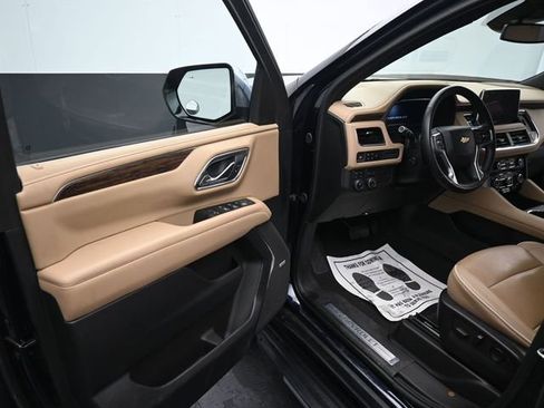 Used 2024 Chevrolet Suburban Premier image 12