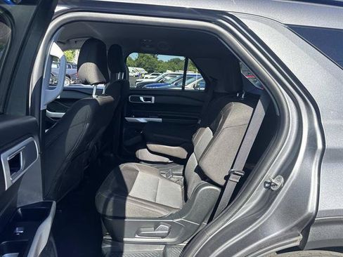 Used 2023 Ford Explorer XLT AWD/4WD image 8