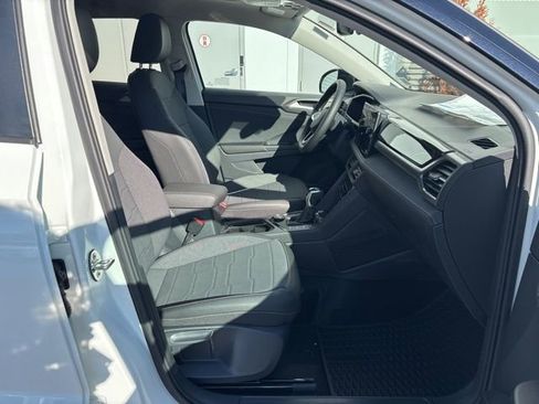 New 2025 Volkswagen Taos SE image 16