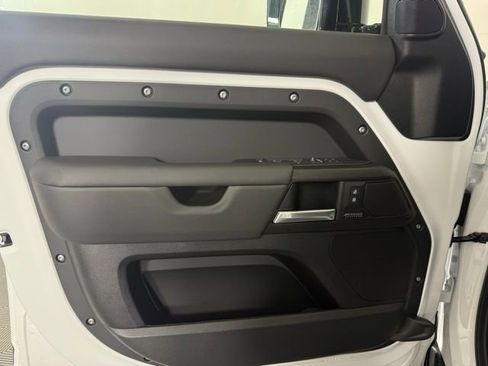 New 2025 Land Rover Defender 110 V8 image 28
