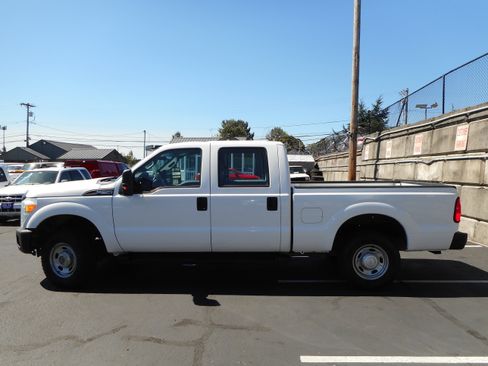 Used 2016 Ford F250 XL w/ Power Equipment Group AWD/4WD image 2