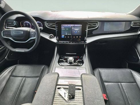 Used 2022 Jeep Wagoneer Series III image 2